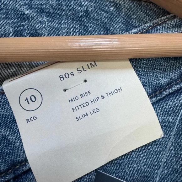 Universal Thread Women's Mid Rise 80’s slim leg, button fly light wash - Picture 5 of 9